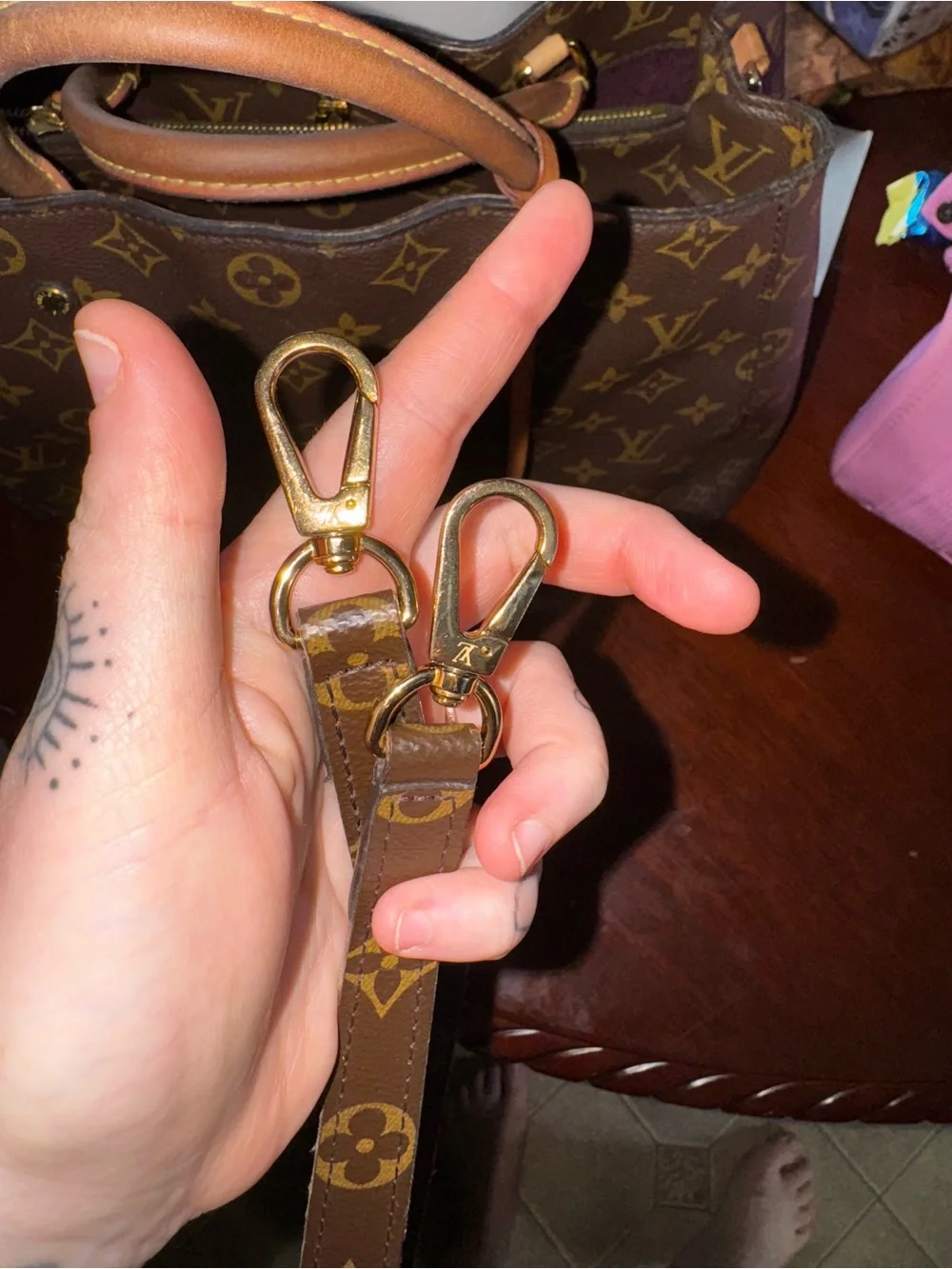 Louis vuitton Montaigne GM with shoulder strap. - Picture 6 of 16